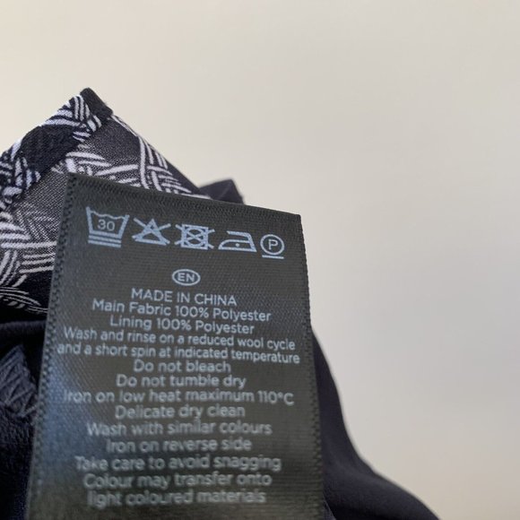 Hobbs Women's Wrap Blouse UK Size 16 Navy Blue Patterned Long Sleeve - Picture 9 of 9